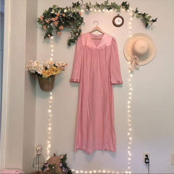Vintage Victorian 80s Vanity Fair Ballet Pink Nightgown - Picture 2 of 7